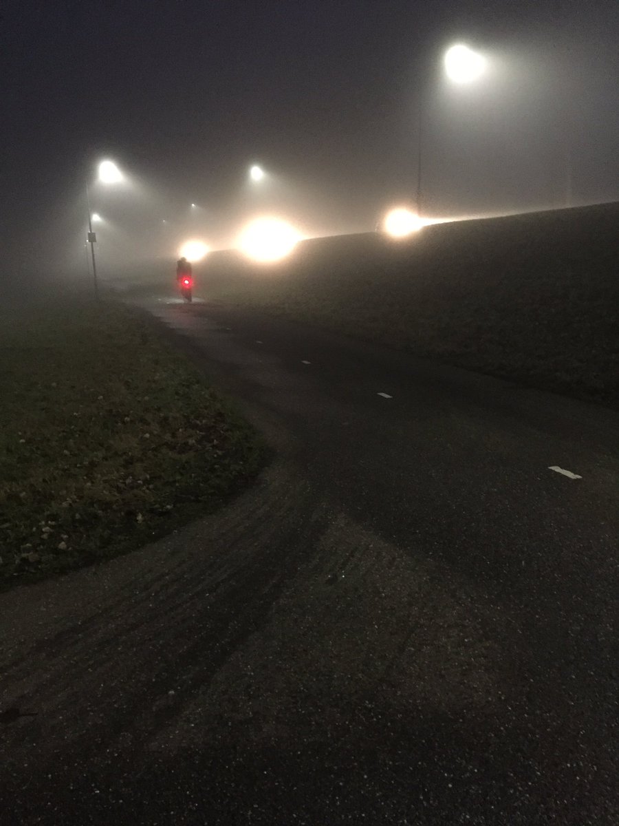 Basz78's tweet photo. Volgens jaar maar een zomereditie @oudjaarhans #oudejaarsconferhans #koud #koudopdefiets https://t.co/W0yekVSQCz
