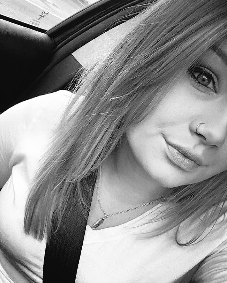 CassWessels's tweet photo. Need new snap chat friends! 
casswesselsxoxo 🖤🖤 https://t.co/DWLUo8rWcE