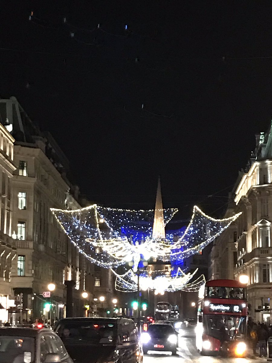 RamelStephanie's tweet photo. #London ❤️ https://t.co/tVAptdD5Pq
