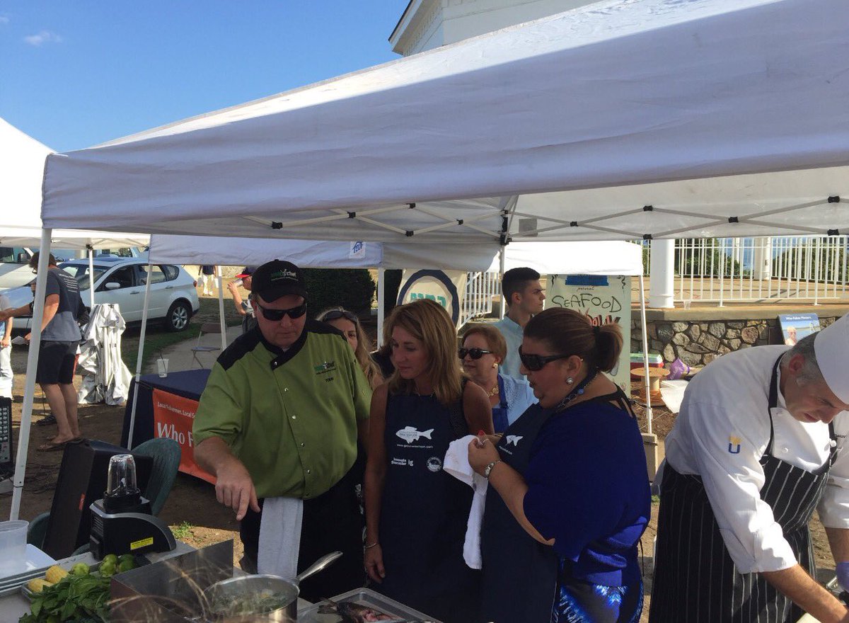 Snapchef's tweet photo. #2016 SnapRecap: SnapChef participated in the @CapeAnnFMkt Seafood Throwdown to promote local #econdev w/@MassLtGov @STheken @DeputySecKirk https://t.co/noZepmwLIh