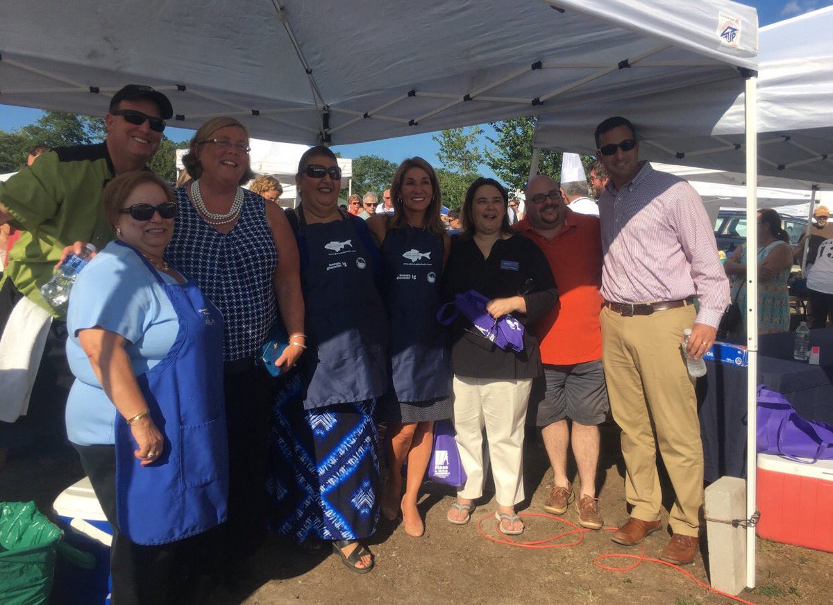 Snapchef's tweet photo. #2016 SnapRecap: SnapChef participated in the @CapeAnnFMkt Seafood Throwdown to promote local #econdev w/@MassLtGov @STheken @DeputySecKirk https://t.co/noZepmwLIh