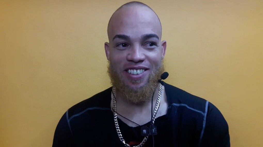 VicBaezS's tweet photo. BREAKING NEWS! Ya descubrimos la razón de la barba de @juan_perez24, tiene fines técnicos: sostener el micrófono https://t.co/rK8c1rBWVD