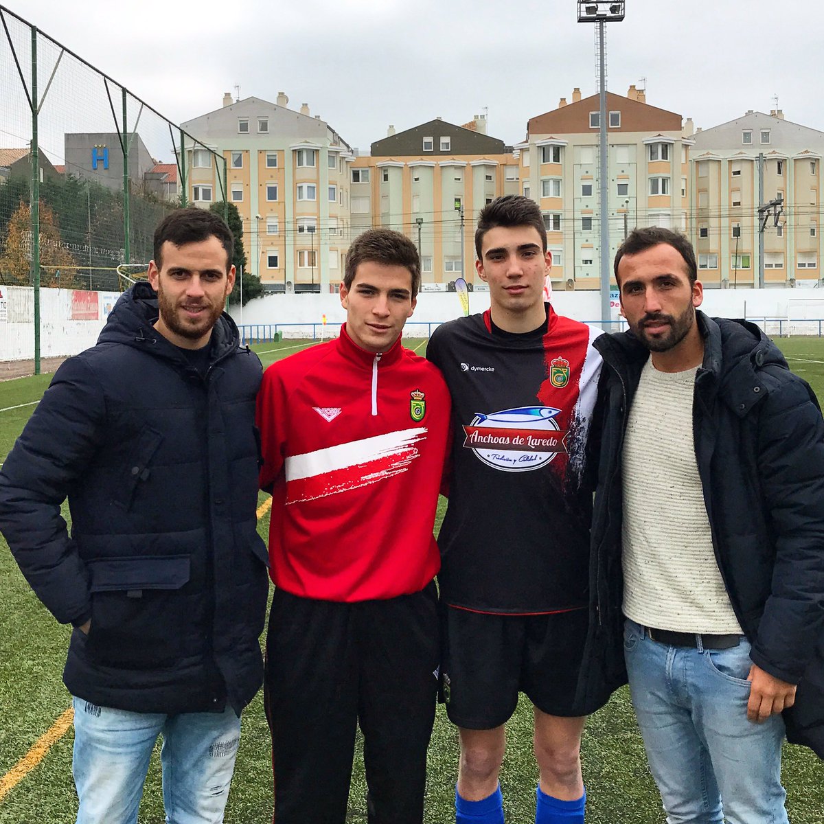 VictorCalle86's tweet photo. Primeros reencuentros ⚽️😁@Diego_Oria @ivanrumenov #germanf. https://t.co/dJ3AJ2Ebxa