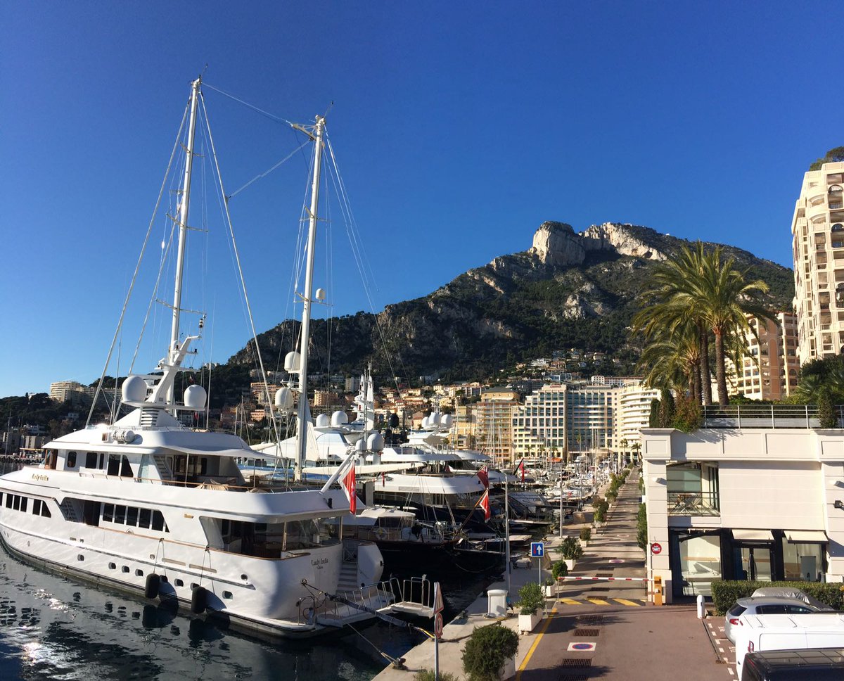 Lunch in the sunshine during Winter season! 20 degrees in the French Riviera :) #CotedAzurNow