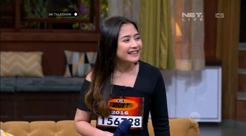 myqueenprilly's tweet photo. Tiada yg hrs diktakn, @ofcprllvrs hnya trllu syg sma kmu @PrillyBie 💘Syg ini mlh mkin nmbh stlh mliht twa mnismu😊
#PrillyAtIniTalkshowNetTV https://t.co/jiujH2VLto