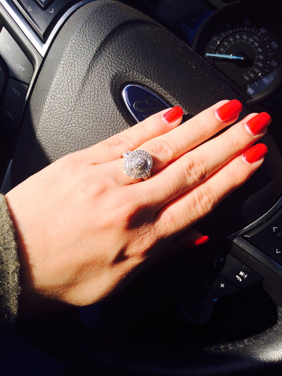 Jazzy1186's tweet photo. No amount of pictures can do this gorgeous 💍 justice. It's so unique &amp; my perfect ring 😍 @JustNeph #MAFSfirstyear https://t.co/YNIB85qm0q