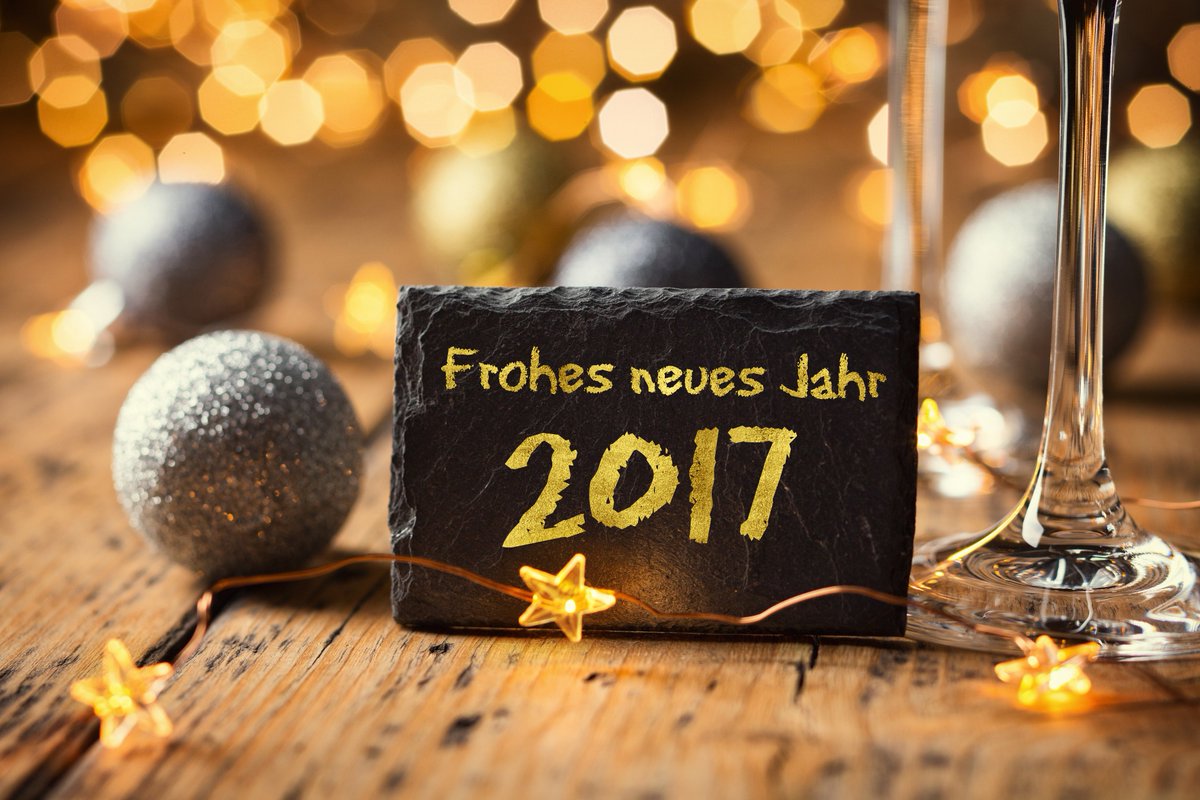 ackermann_ch's tweet photo. Wir wünschen euch ein schönes Feiern heute Abend, einen tollen Start ins neue Jahr und alles erdenklich Gute für 2017! 🍀 https://t.co/gouSt0nMDU