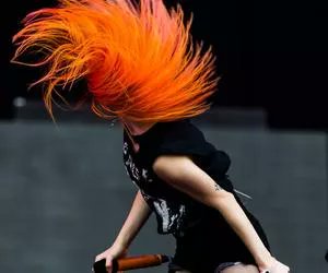 geralmarshall_'s tweet photo. Day 17.- Favorite Hayley Williams Hairstyle: Hayley en rojo/naranja. Creo que es su sello personal. #30DaysofParamoreChallenge https://t.co/0mYvZuKEkX