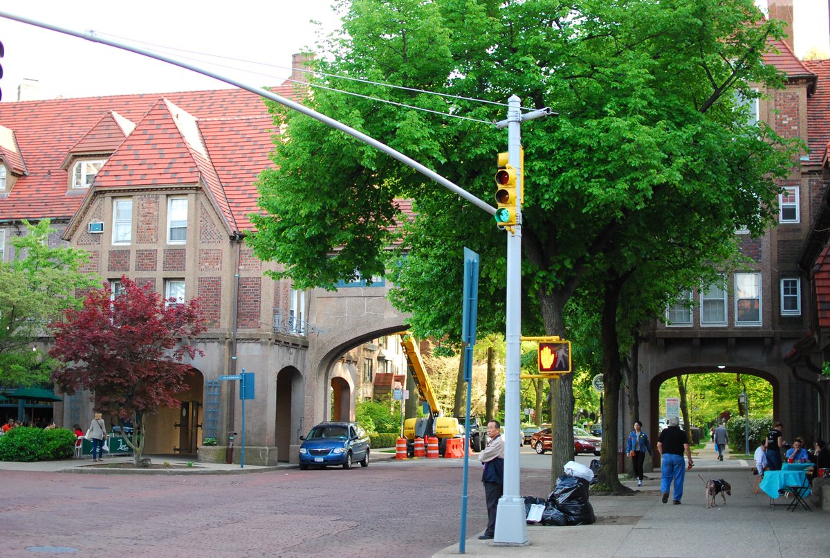 To live in the city or the suburbs....or maybe this third option.
brickunderground.com/buy/suburbs-ci…