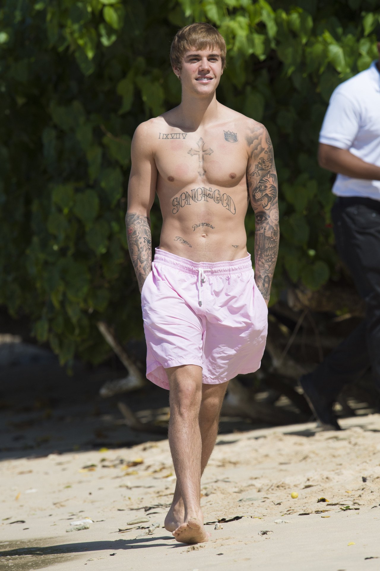 Justin Bieber Fans on Twitter: "Quite the babe in those pink swim