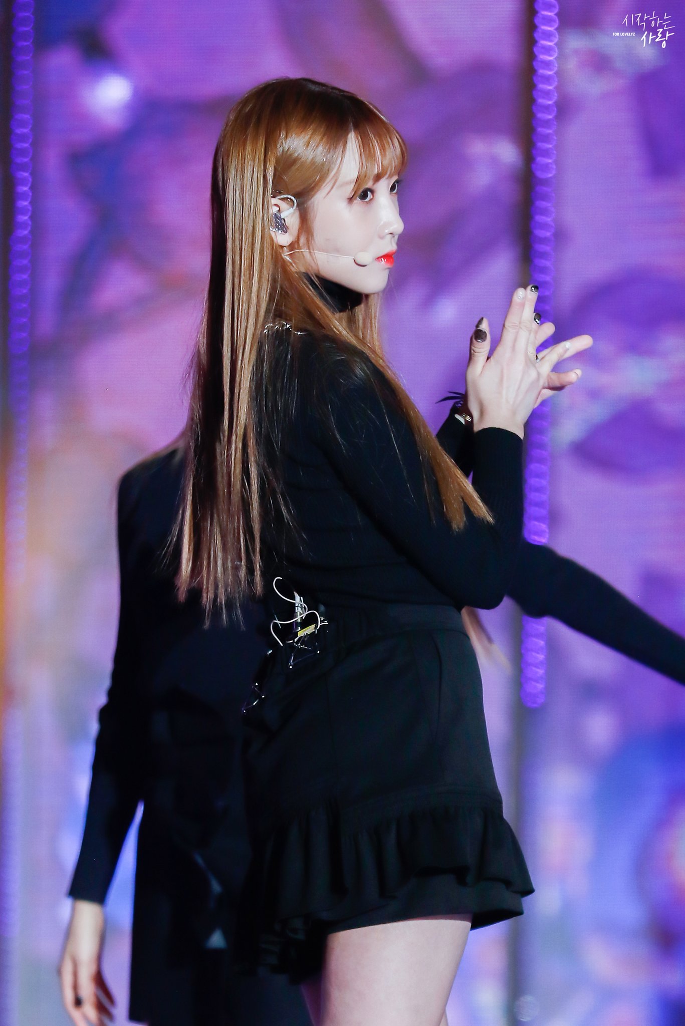 C02vSwCVIAUWivF.jpg:orig