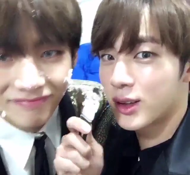 divejiminies's tweet photo. tae with seokjin 2014 vs 2016 on taehyung's bday #HappyTaehyungDay https://t.co/1QZH6cBz5o