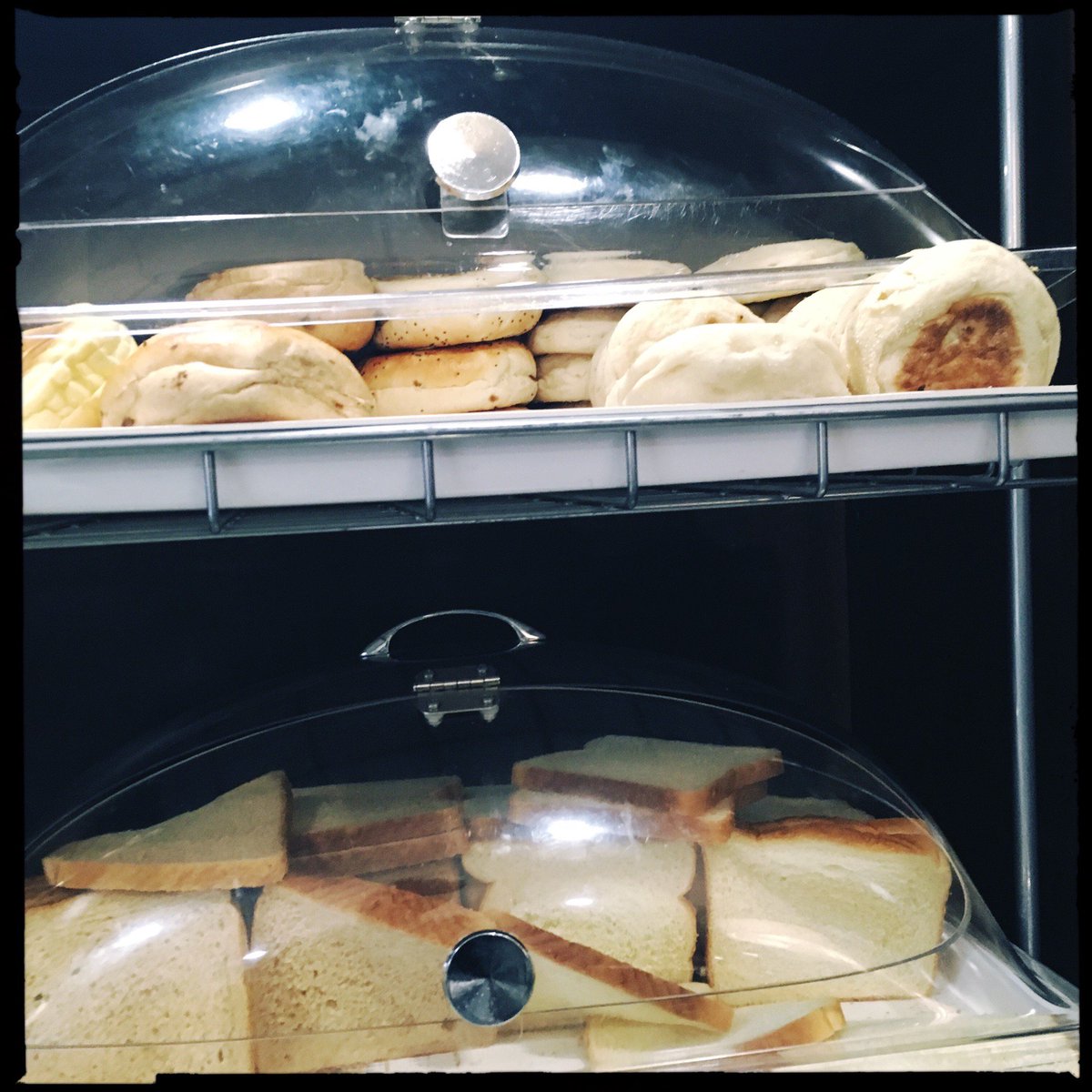 sukraeftner's tweet photo. #carbbombs for #breakfast, a disaster for #ketonelevels #LCHF #Ketogenicdiet #ketoadapatation #LCHFselfexperiment https://t.co/MVoEeg19rT