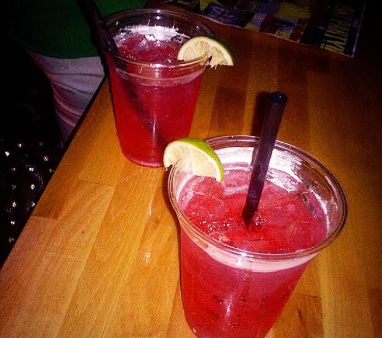halftimeonH's tweet photo. One for me, One for you! We've got the #BestWingsintheCity but our Drinks are the Best too! https://t.co/LZKK7v6ocG