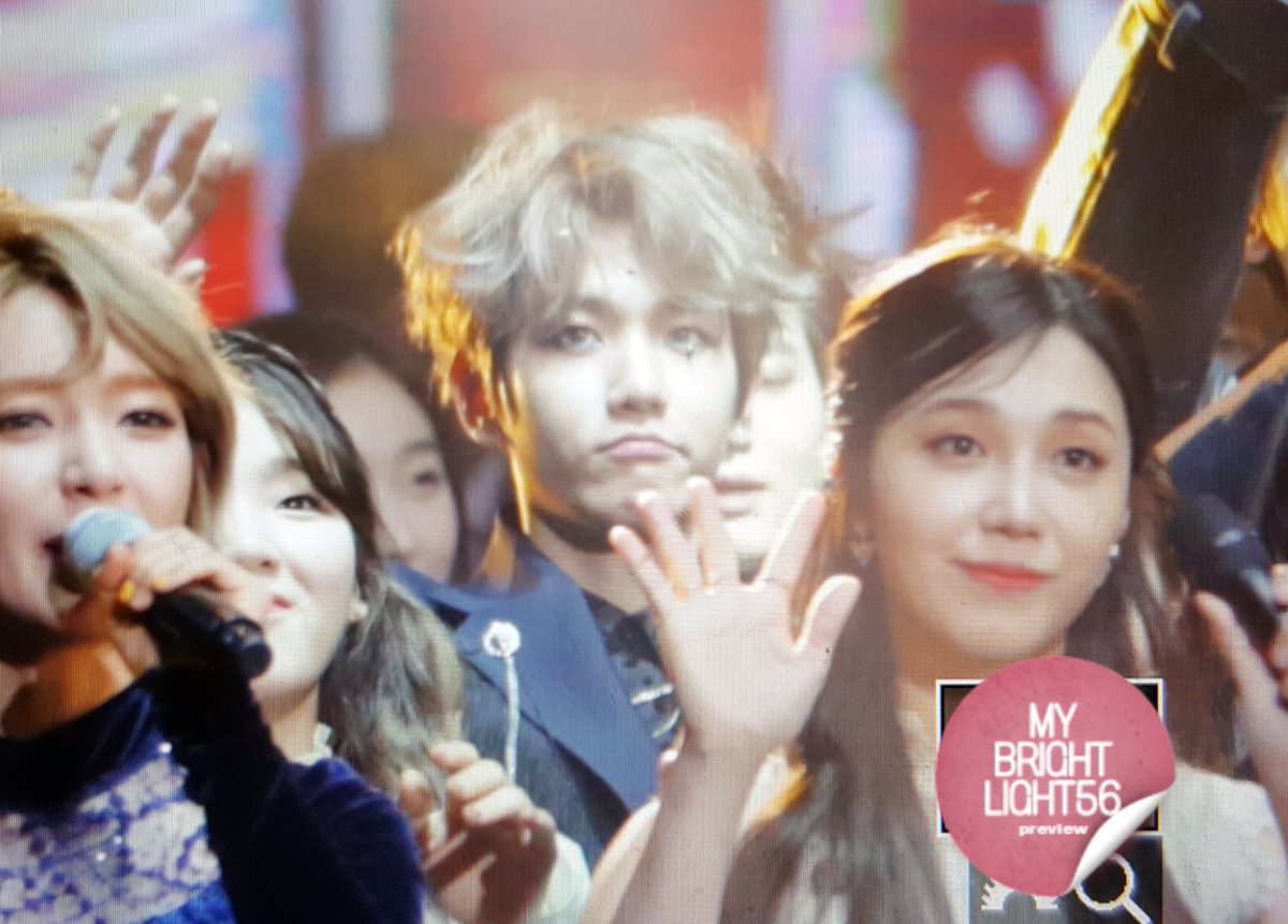 mybrightlight56's tweet photo. 161229 KBS 가요대축제 #백현 #BAEKHYUN https://t.co/xhyf0aDDde