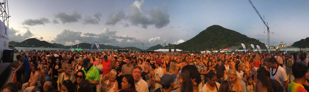 Justin__Short's tweet photo. Looks at all these Lovatics waiting for the show to start!!! @ddlovato @CelebrityCruise #DestinationDemi https://t.co/b3KcxQPkp3