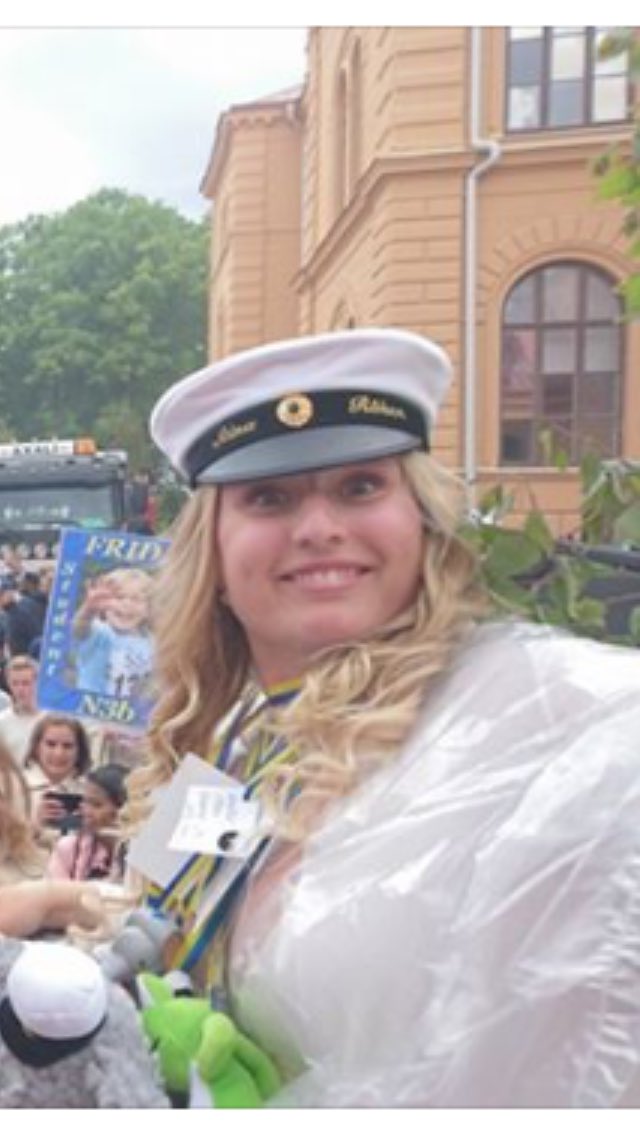 stinaroken's tweet photo. När man går in på enskildas alumninätverk och hittar denna :-) inte alls övertaggad:-) https://t.co/QASOAHE2fJ