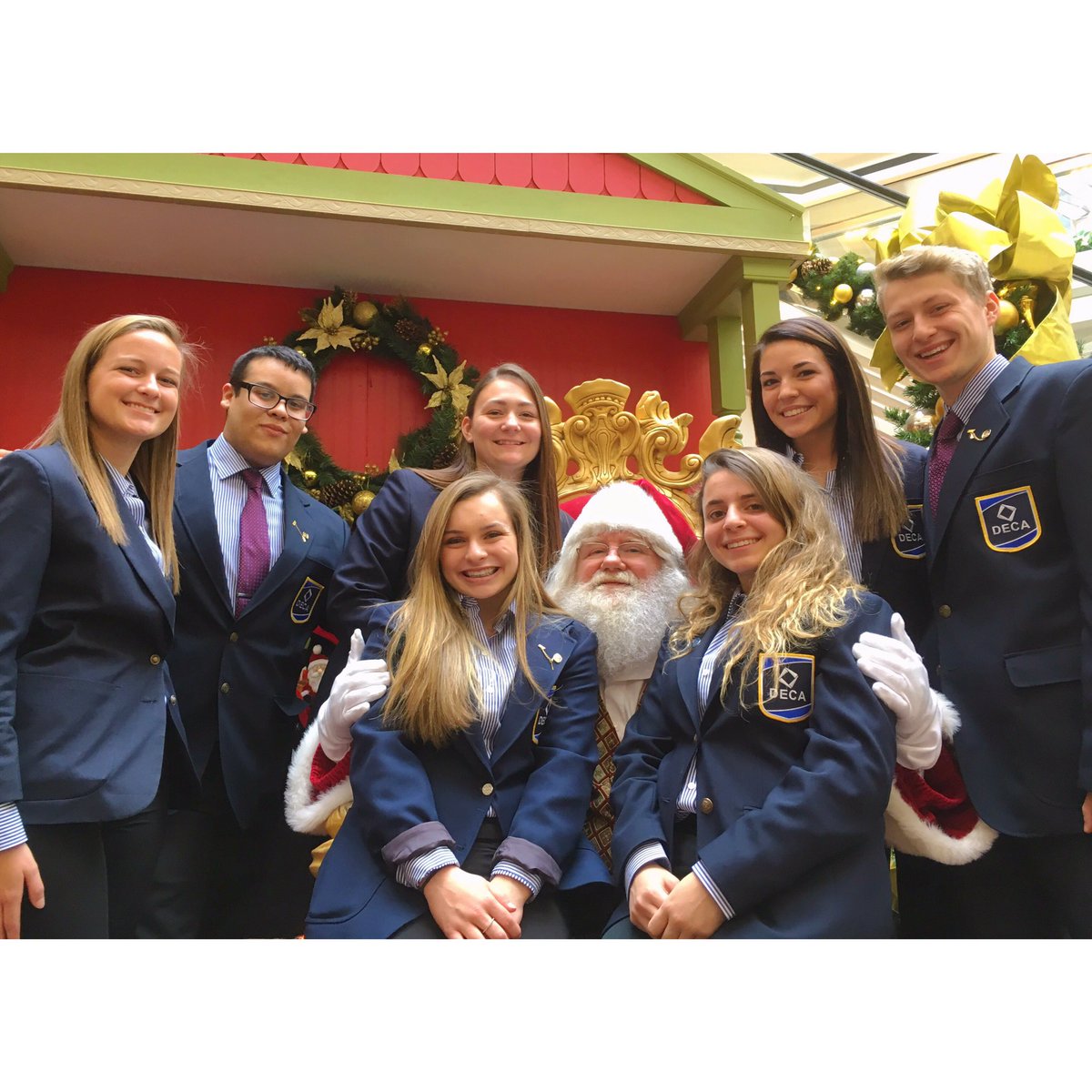 Ohio_DECA's tweet photo. Happy holidays from Ohio DECA &amp; Team 73! Hoping everyone had a very merry Christmas and a happy New Year!😄🔹 #OhioDECA #team73 #OwnYourFuture https://t.co/z8xSJ2vTLD