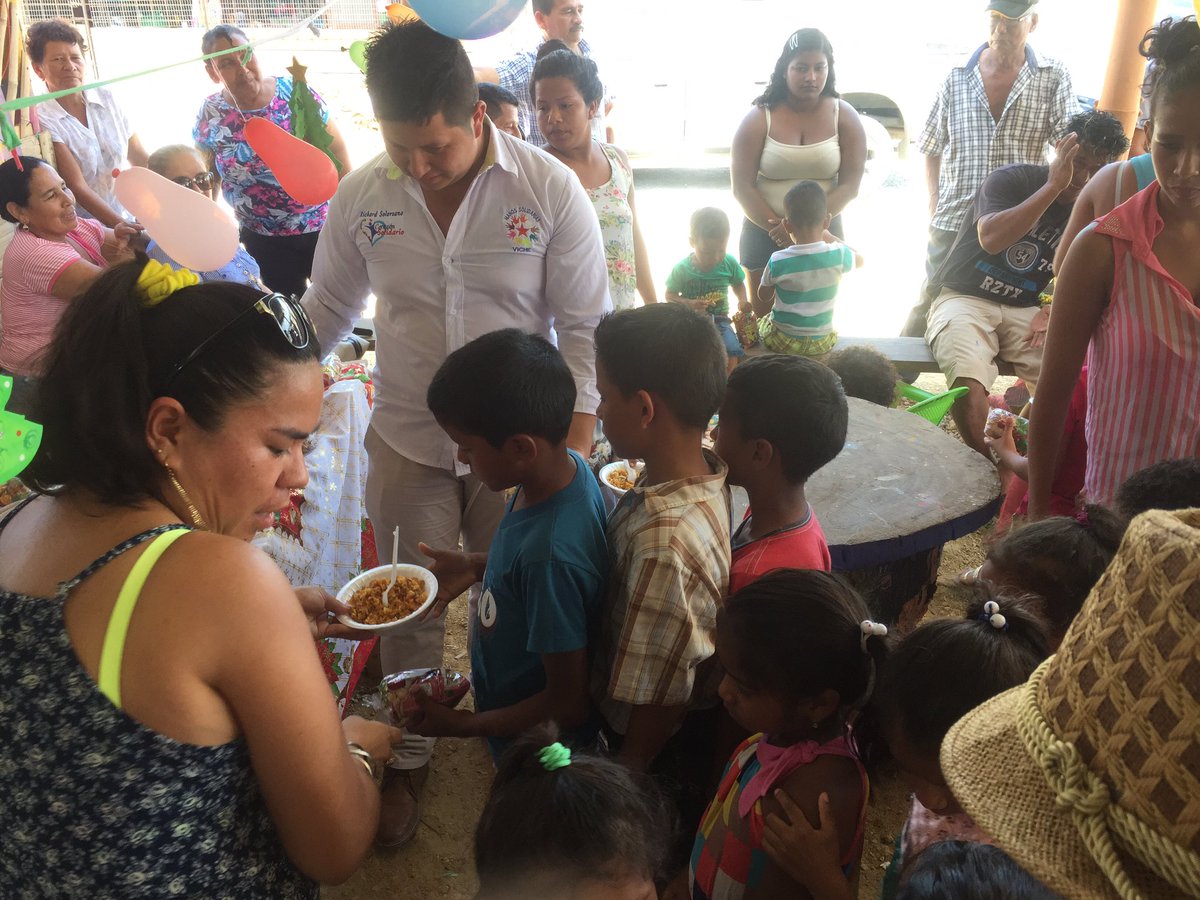 MsolidariViche's tweet photo. Seguimos regalando sonrisas en el albergue del Recinto el Limón de Chamanga.    

Tod@s Somos Manos Solidarias. https://t.co/QfbCzYeyYL
