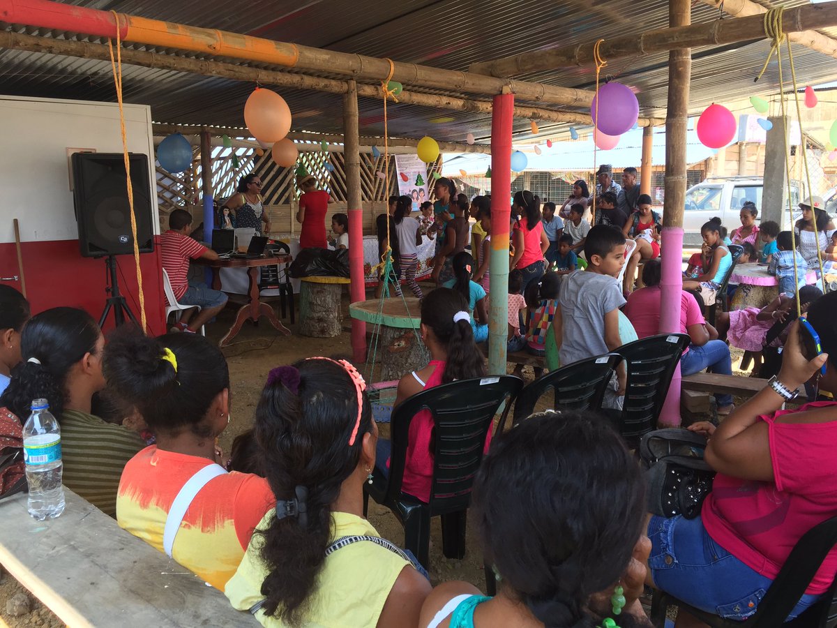 MsolidariViche's tweet photo. Seguimos regalando sonrisas en el albergue del Recinto el Limón de Chamanga.    

Tod@s Somos Manos Solidarias. https://t.co/QfbCzYeyYL