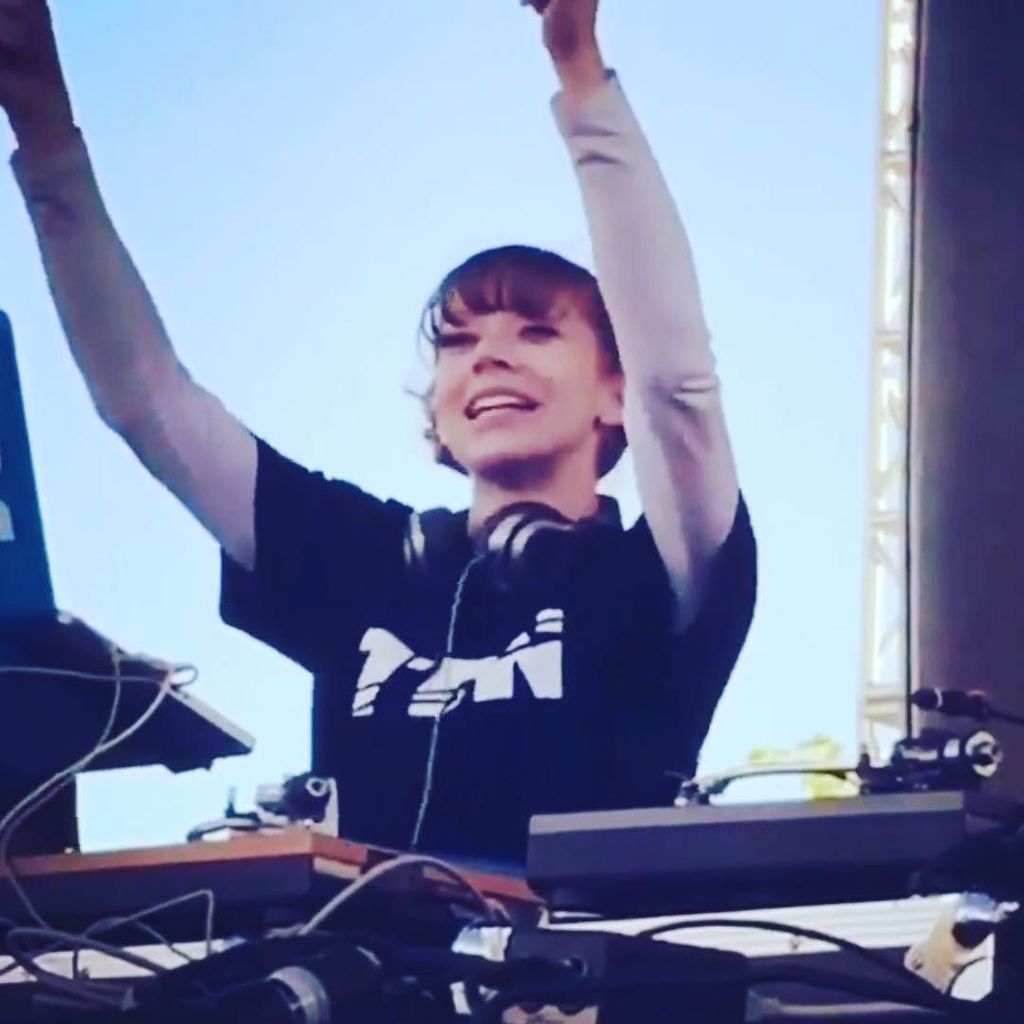 DJLadySyren's tweet photo. ⬆️
.
.
@thetenteam #tendjs #theextendednetwork #dj #technics https://t.co/ji4xiyUccr https://t.co/xeyLLGcTwX