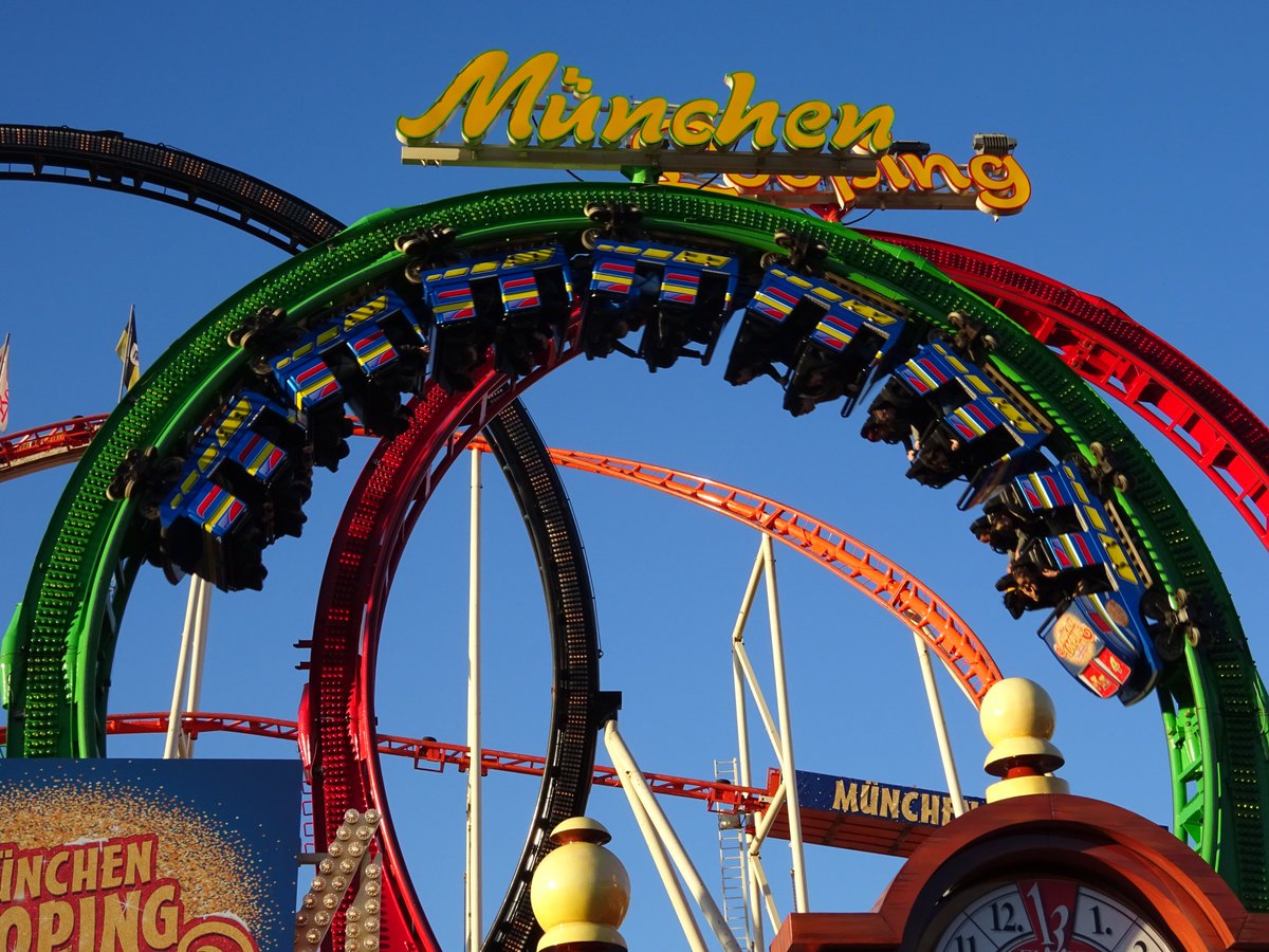 tomfield_'s tweet photo. MORE OLYMPIA LOOPING. #olympialooping #munichlooping #hpww #rollercoaster #funfair https://t.co/9EHfEtlR3D https://t.co/zqNWhVnsOT