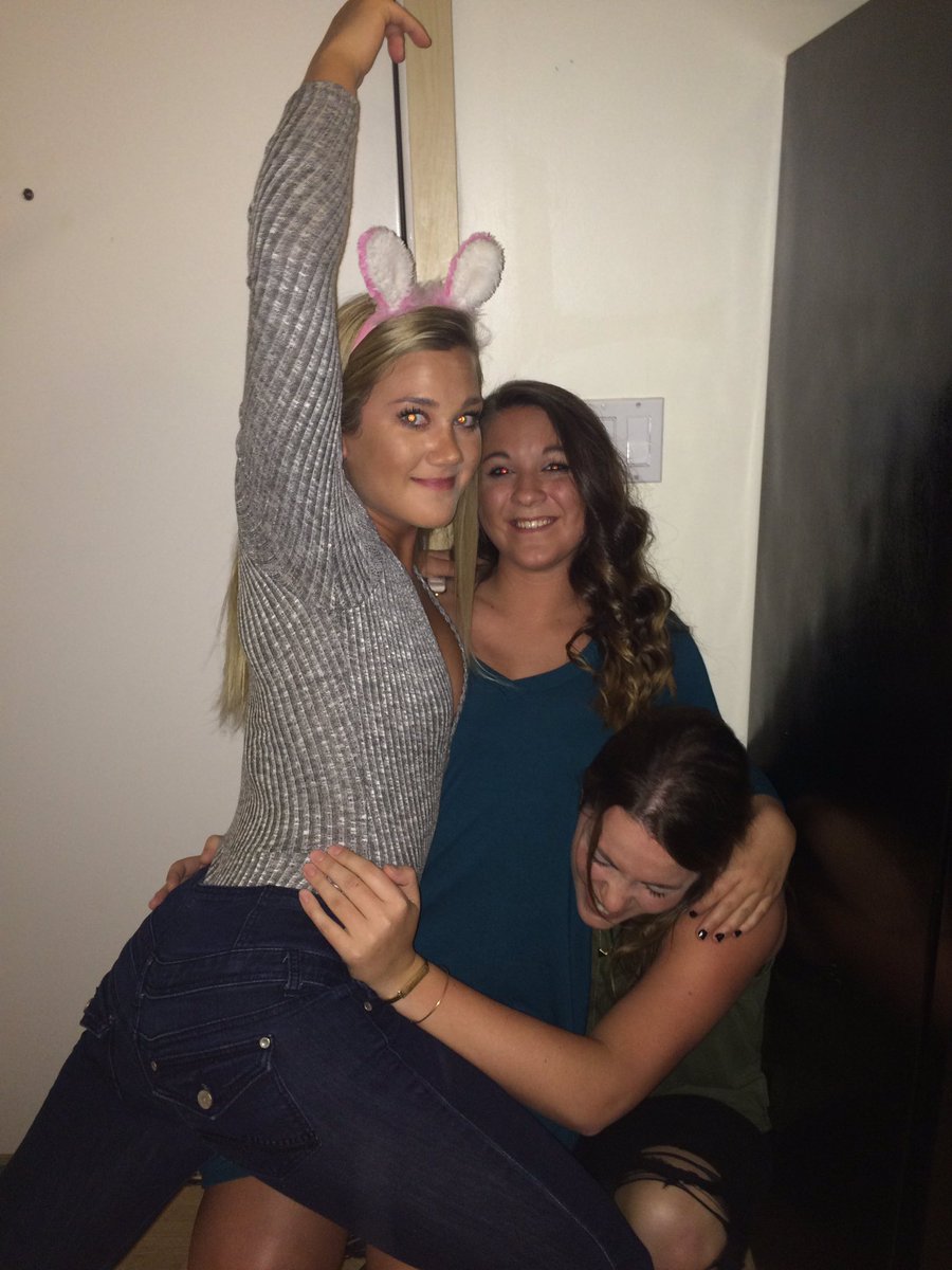 emcapp's tweet photo. Wishing a huge happy 21st to my bff!!!! @beeejo3 https://t.co/ryYTeQpBdp