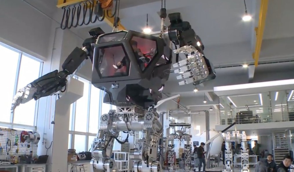 PublimetroChile's tweet photo. A lo Robotech: en Corea del Sur muestran al primer robot tripulado del mundo https://t.co/RX3HbKSKCg https://t.co/ypw2jFRBLN