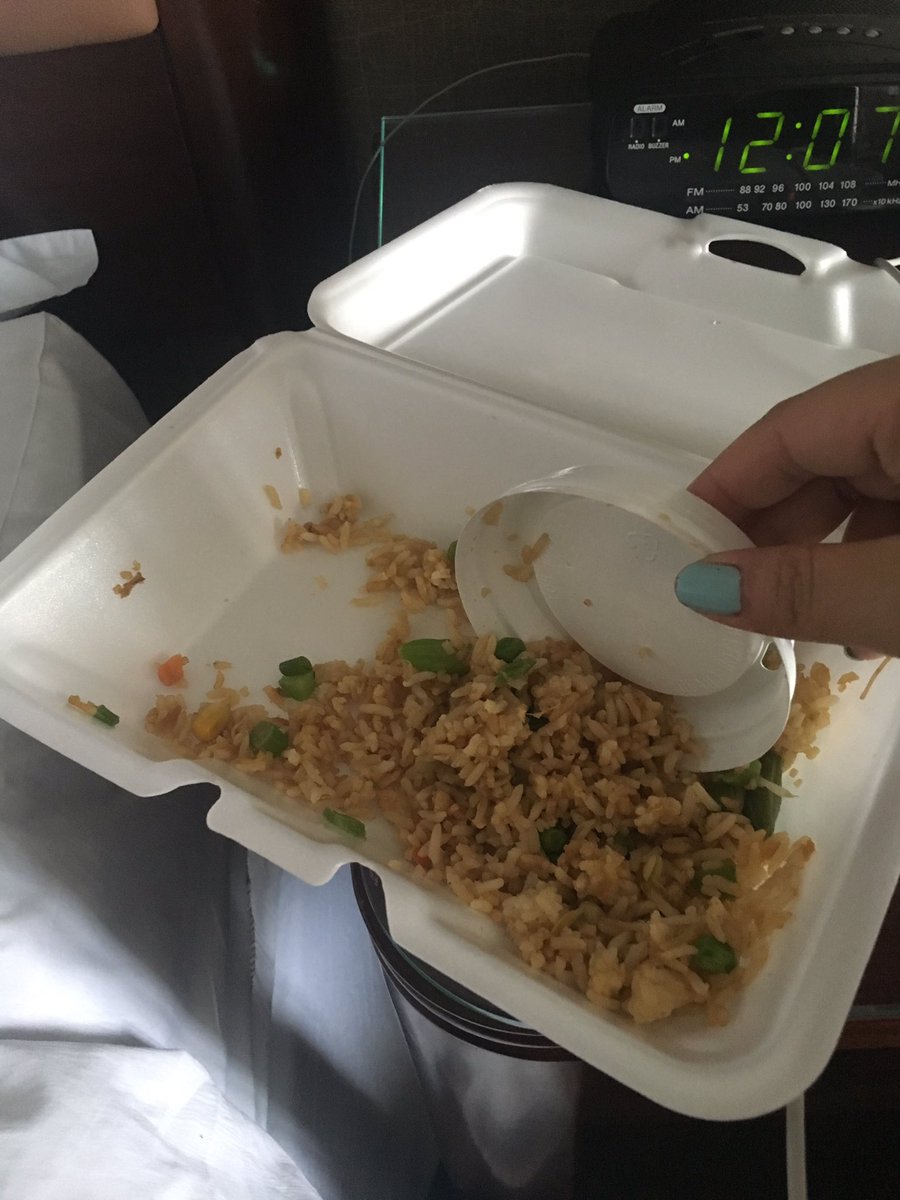 naomilasagna's tweet image. when you're trying to eat your Chinese leftovers but you don't have utensils 😂 #p2cpluslifehacks #p2cplusTO