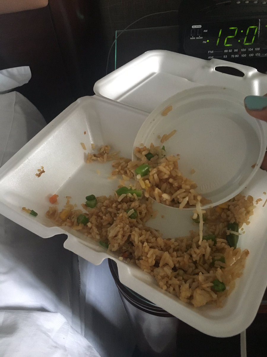 naomilasagna's tweet image. when you're trying to eat your Chinese leftovers but you don't have utensils 😂 #p2cpluslifehacks #p2cplusTO