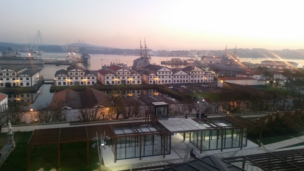 expreso_info's tweet photo. Cae la tarde en Ferrol, nosotros disfrutándola desde @paradores https://t.co/winupUo1YM