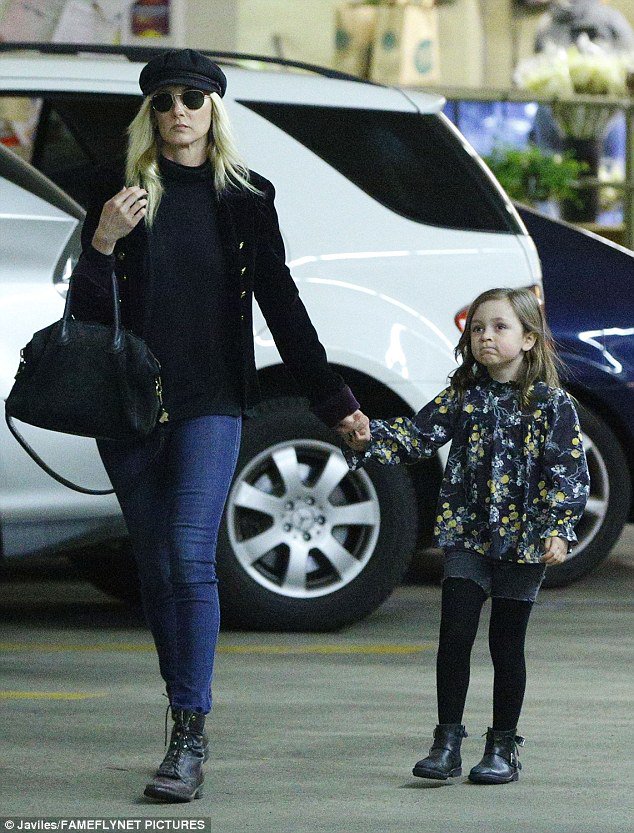Free Delilah On Twitter Kimberly Stewart Selling Her Daughter W Benicio Del Toro To Paparazzi For Cash And Publicity She S Been Doing It Since The Girl Was Born Https T Co 1a99xkc8qg