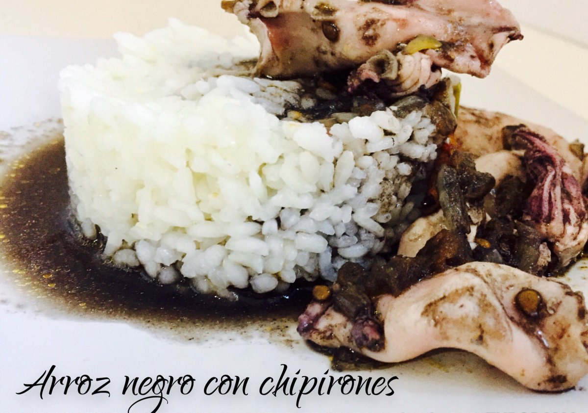 Nueva receta en mi canal de YouTube. Al rico arroz negro con chipirones! bit.ly/arroznegroconc…