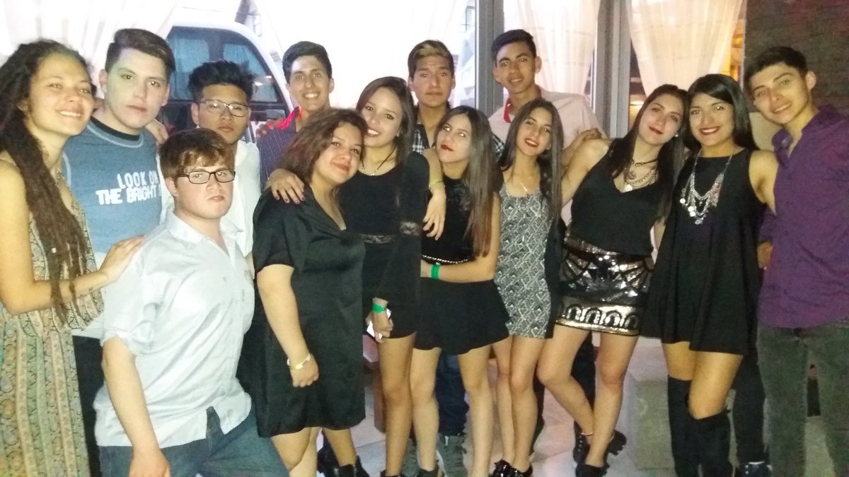 NaturalesJH2016's tweet photo. Cerrando el mejor año de NATUZA 😎💃💕💓 https://t.co/7UbUmdlqt3