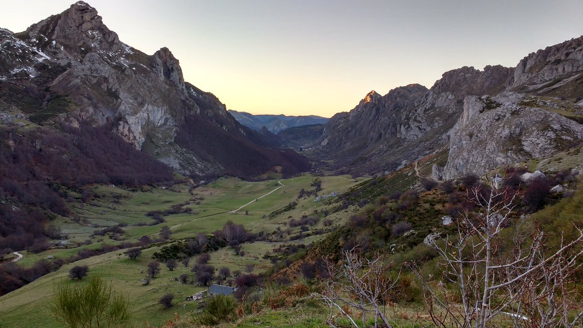 lapinietsa's tweet photo. #La Pradera del Valle #somiedo @lapinietsa https://t.co/S0tKiuDHbV