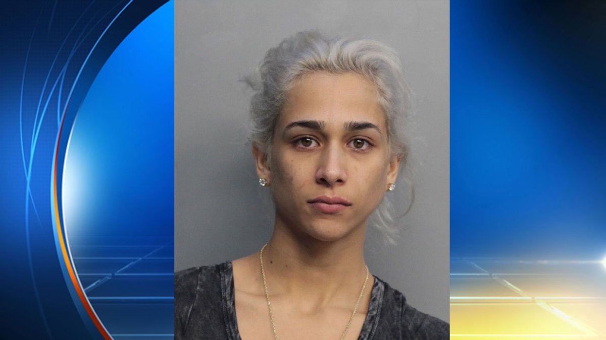 Detectives say this South Beach party girl uses beauty as her weapon bit.ly/2htpT83 https://t.co/jLYiQIB5AO