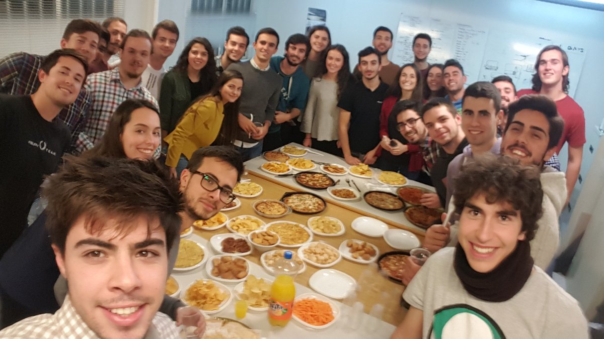 FSUPVteam's tweet photo. Nos lo hemos pasado en grande en la cena de equipo de Navidad. 
¡No hay nada más productivo que un equipo que trabaja unido!
#FSUPVteam https://t.co/tA6dD7wmHa