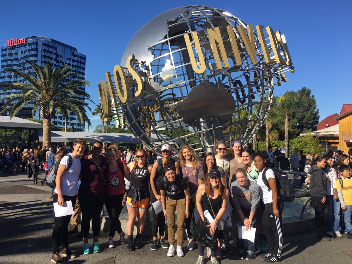 GCMapleLeafs_WB's tweet photo. Team bonding at its finest #universalstudioshollywood #cali2016🌴 https://t.co/N1K4ACUDjr