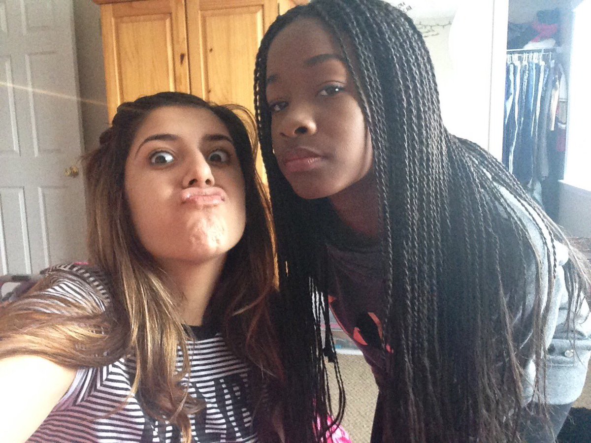 aIicia_'s tweet photo. HAPPBIRTH TO @vngxlicv 🎉❣️ I love u and miss u so so much!!!! :') hope I can see u again soon 💙💛❤️ #ursoold #gma #rapperanneg #loveu https://t.co/Vy8YkMRtfr