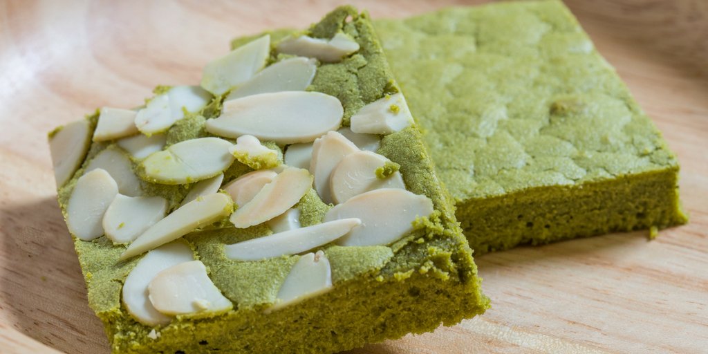 epicmatcha's tweet photo. These white chocolate #matcha #brownies are light, airy, and delicious! #recipes
 https://t.co/9EHNq6dldK https://t.co/98YkDowHQ6