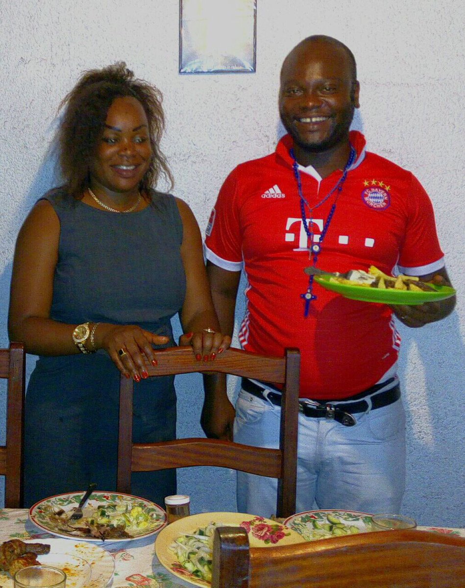 Tskalu's tweet photo. Bonne 2017 ! Qui s'attaque à un des miens s'attaque à toute la famille. Noël à goma ! Vive Tsukalu ! Vive Sylva ! Vive Chris ! Vive DAloli https://t.co/wxhksrP60d