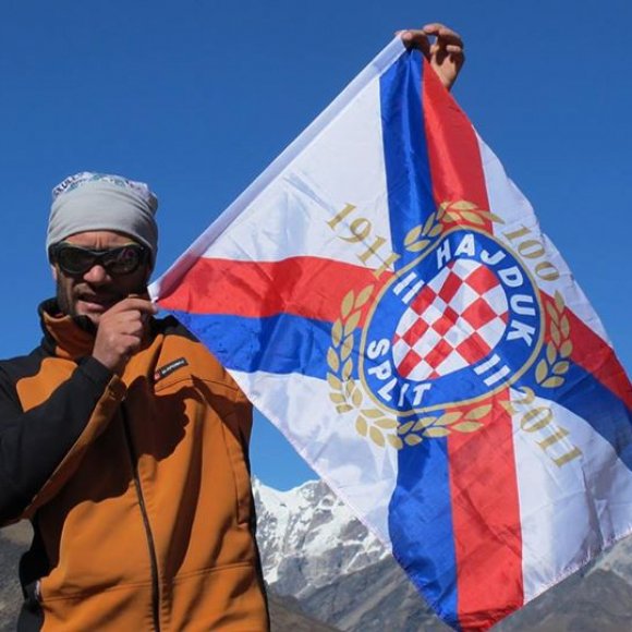 hajduk's tweet photo. [Živio #Hajduk!] Broj aktivnih članova u 2017.: 3.774! #budiClan #AjmoBijeliAle https://t.co/u7SDWdzG99