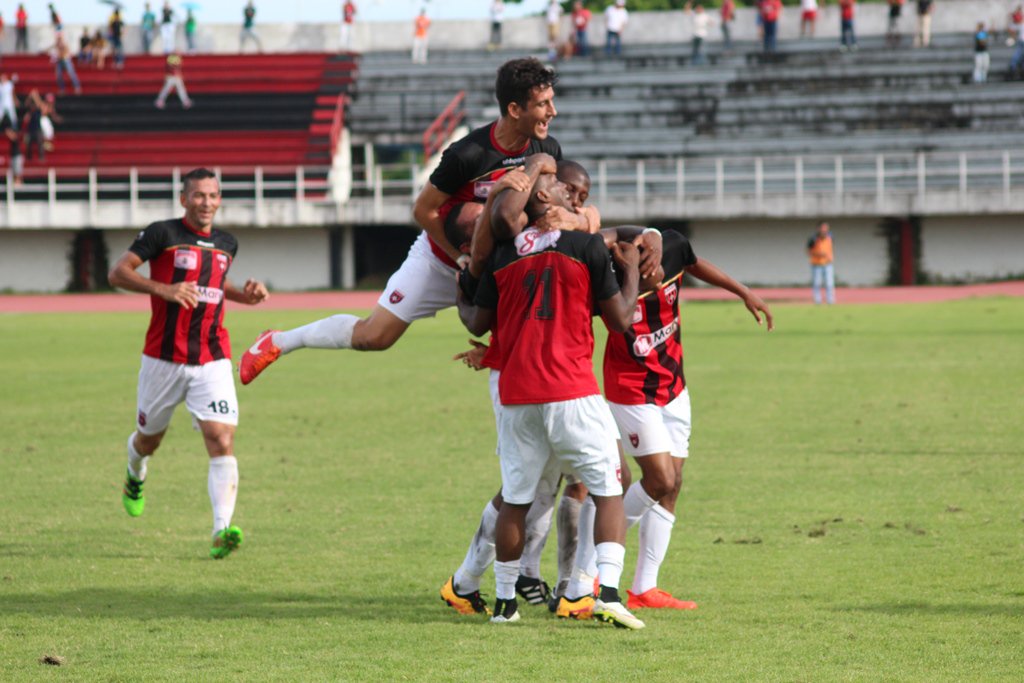 Portuguesa_FC's tweet photo. #Primera: Recordamos nuestro triunfo (3-2) sobre Deportivo Anzoátegui.  Manzano, Blanco y Mosquera protagonistas. #TC2016 #Momentos2016 👀👇⚽️ https://t.co/5vNJY7URME