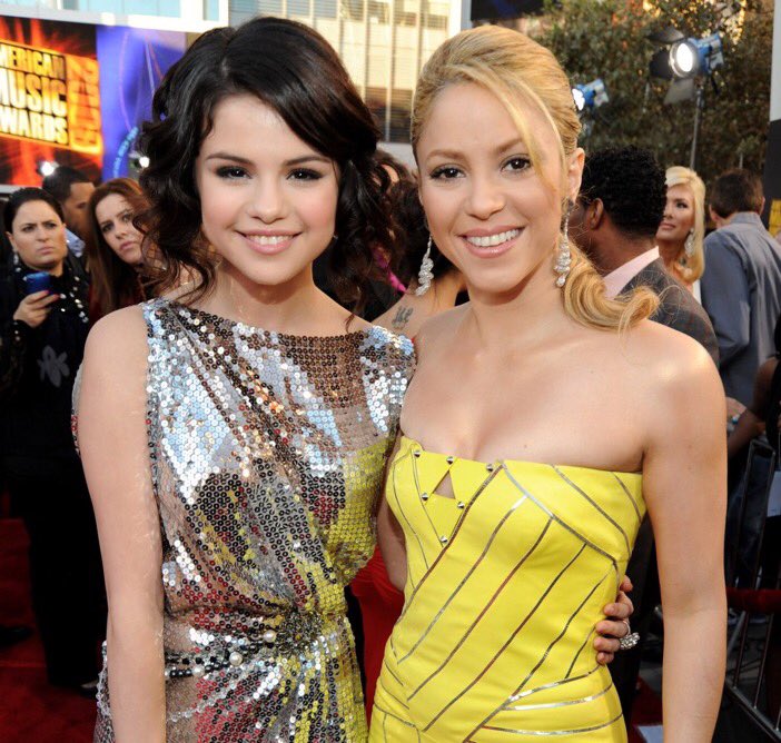 shaki_pack's tweet photo. Me encantaria un dueto entre @shakira y @selenagomez 👌Que creen? https://t.co/l92k09PJYM