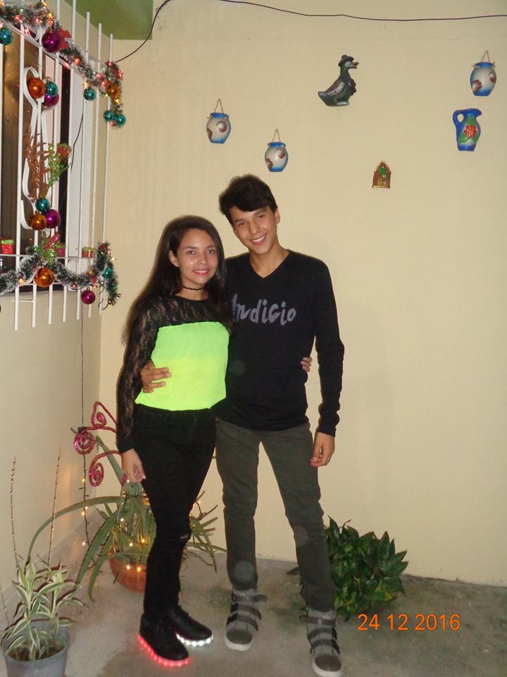 leomarirodricor's tweet photo. #24Dic #BBF #JAMV #LMRC #TQM <3 https://t.co/wqJ5q31KuM