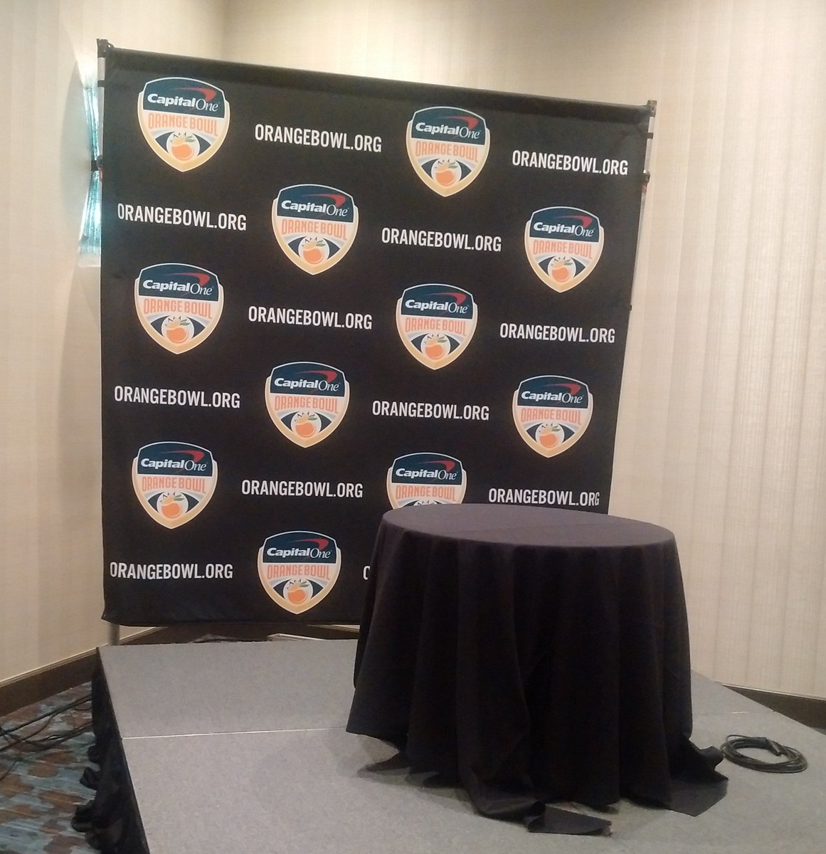 FSUBAA's tweet photo. Up in Here. Just missed the Harbaugh "beach'bikini" presser. Daggummit!!!!! #OB2016 #orangebowl @UMBAGoBlue https://t.co/WdORqxBnjf