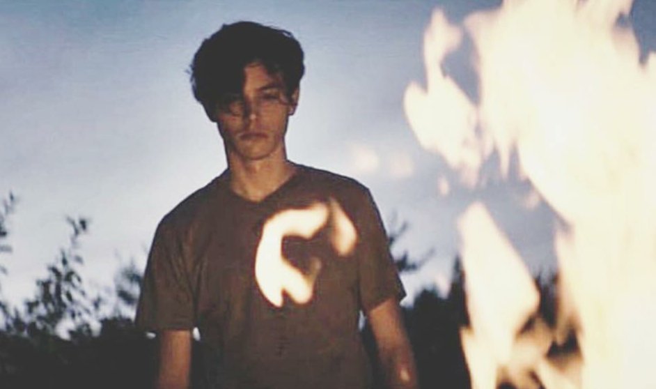 r4venclown's tweet photo. This looks so interesting and @ItsTylerYoung looks so good 😍 https://t.co/FHwfrXRa4D