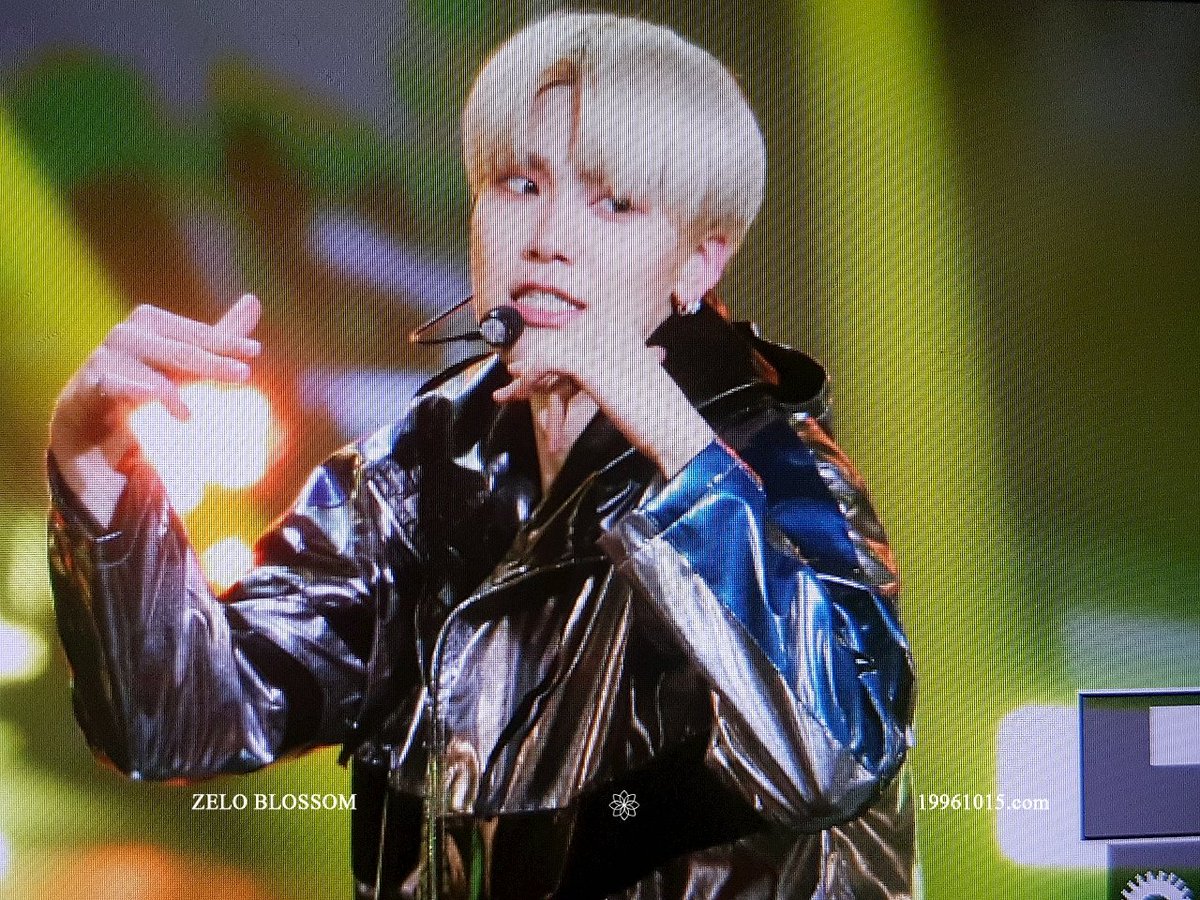19961015com's tweet photo. 161229 #젤로 #ZELO @ZELO96 
#1800DaysWithBAP 
전사의후예할 때 머리 너무 이쁘구ㅠㅠ
혼자 다 했쟈나요 https://t.co/mW7fOfQd6B