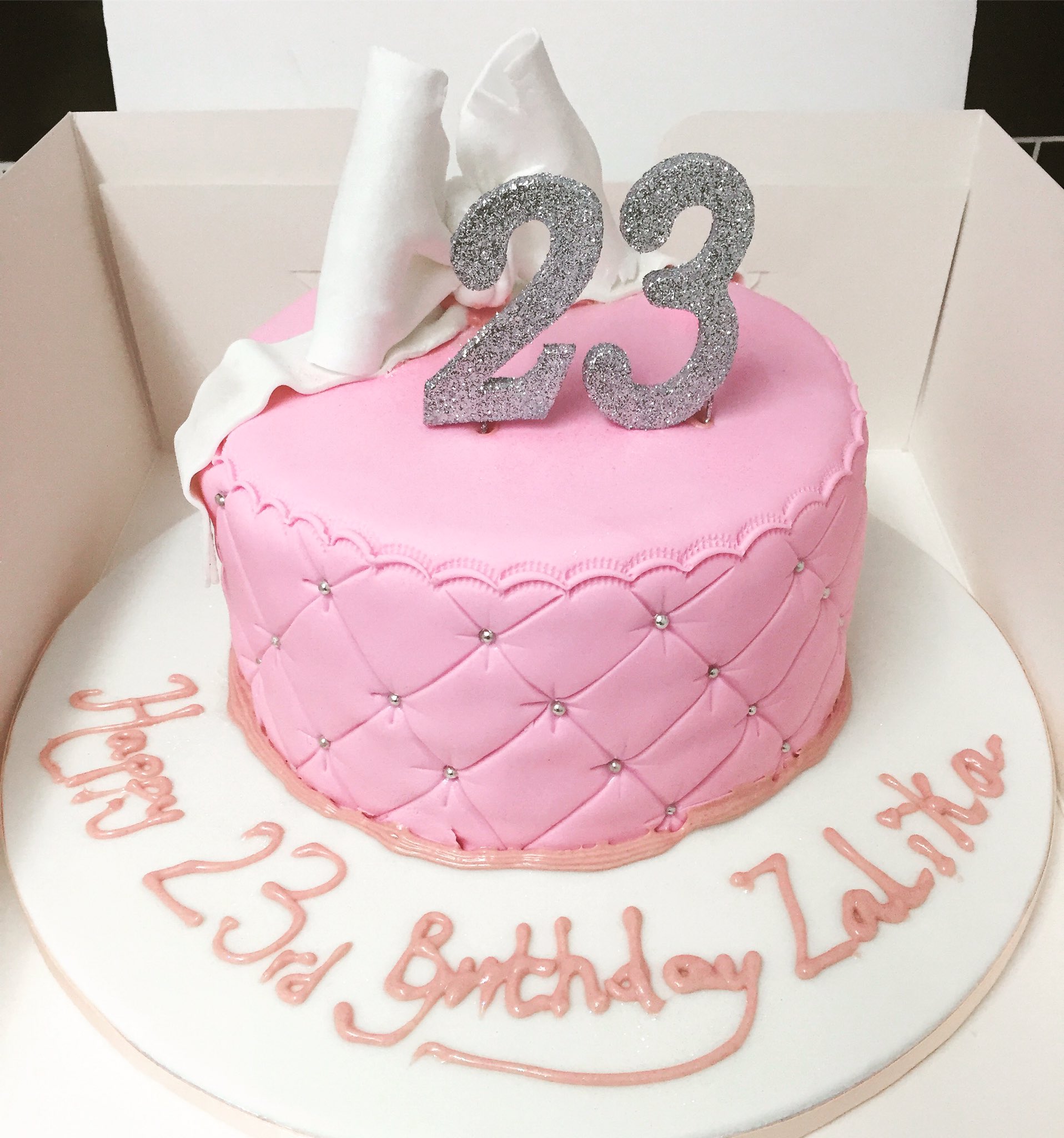 Торт девушке 22