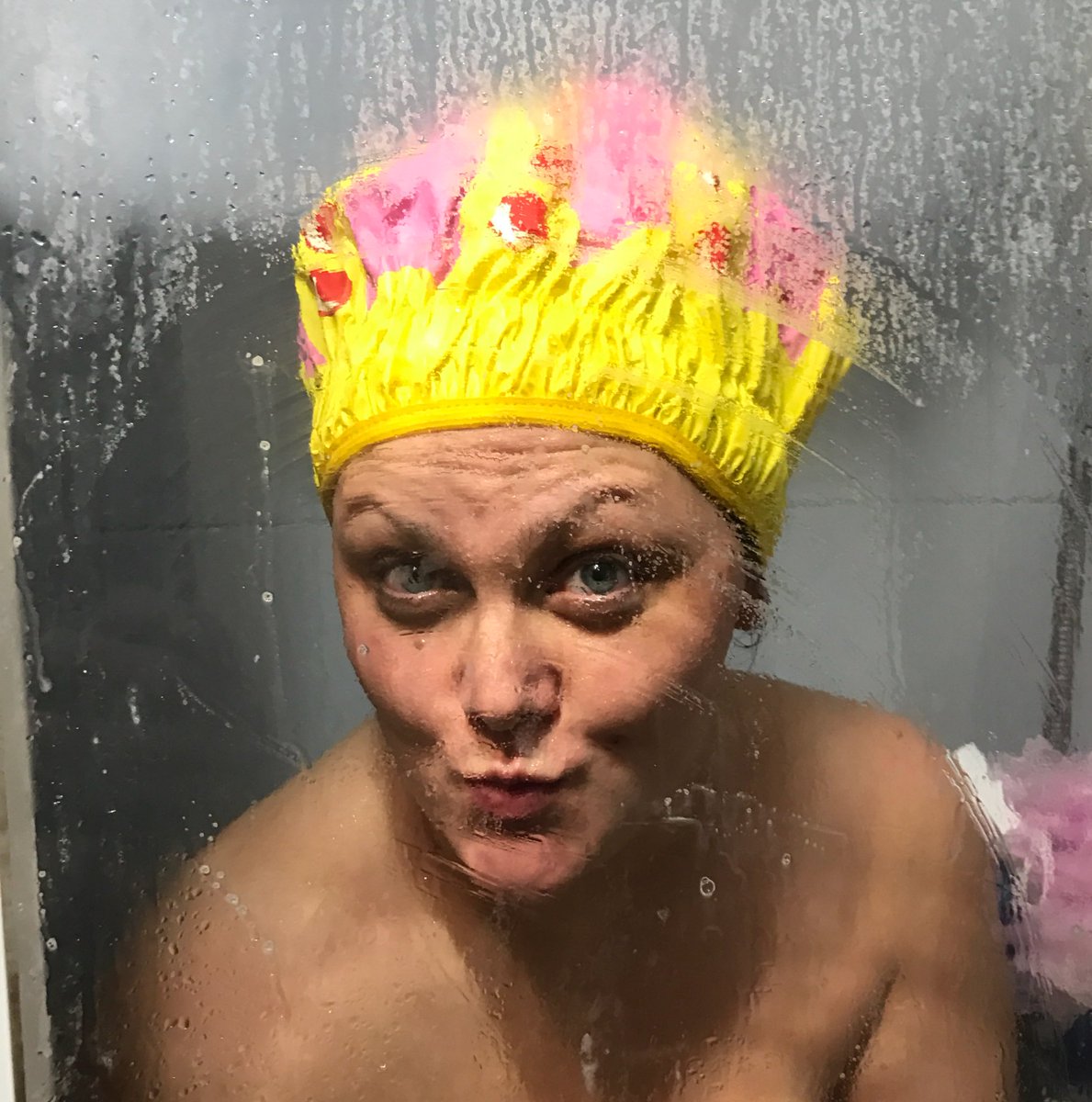 Br1er1ey's tweet photo. @Aliwack1 are you to blame for this ??ππ#wife #state #princesshat #SecretSanta https://t.co/JrXMBdGFHT